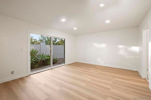 7001 Almaden Ln, Carlsbad, CA 92009