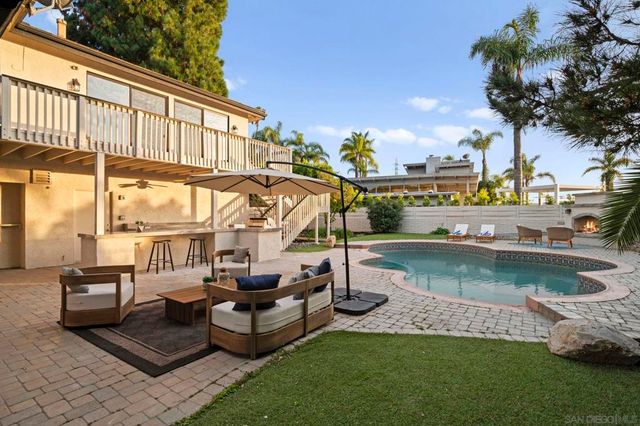 7001 Almaden Ln, Carlsbad, CA 92009