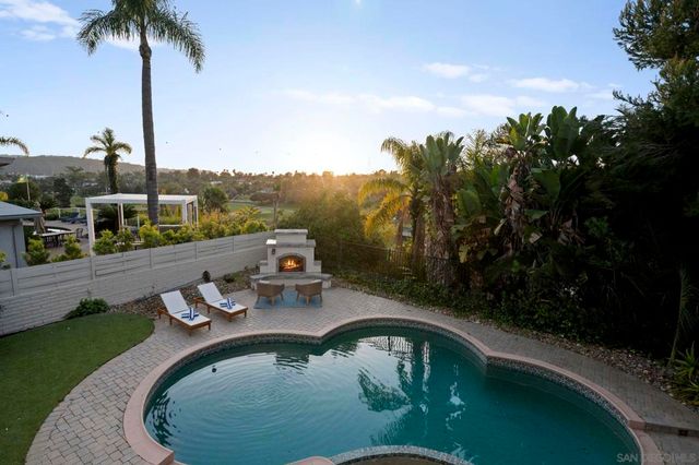 7001 Almaden Ln, Carlsbad, CA 92009