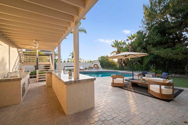 7001 Almaden Ln, Carlsbad, CA 92009