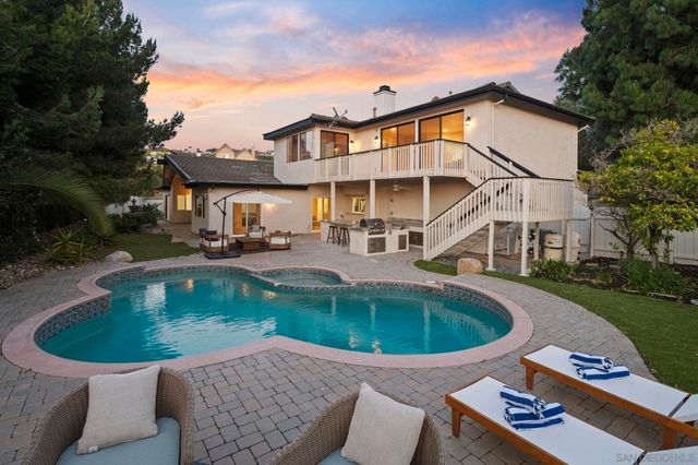 7001 Almaden Ln, Carlsbad, CA 92009