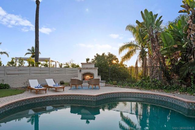 7001 Almaden Ln, Carlsbad, CA 92009