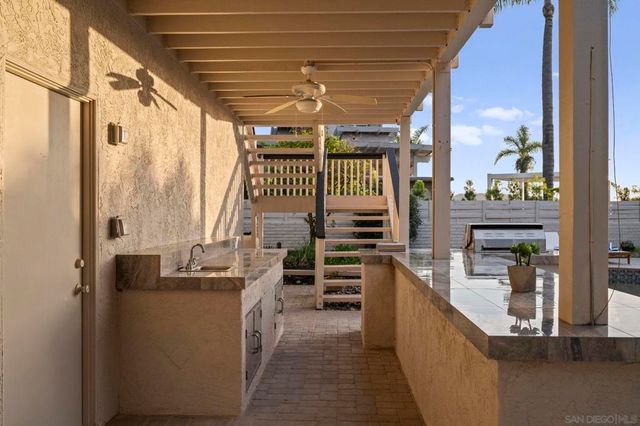 7001 Almaden Ln, Carlsbad, CA 92009