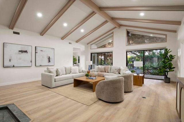 7001 Almaden Ln, Carlsbad, CA 92009