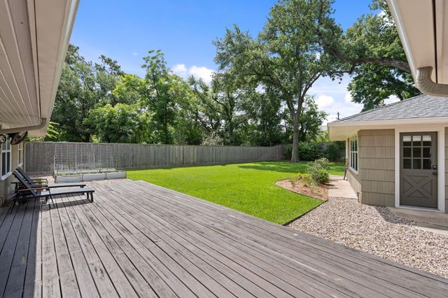 4015 Ascot Lane, Houston, TX 77092