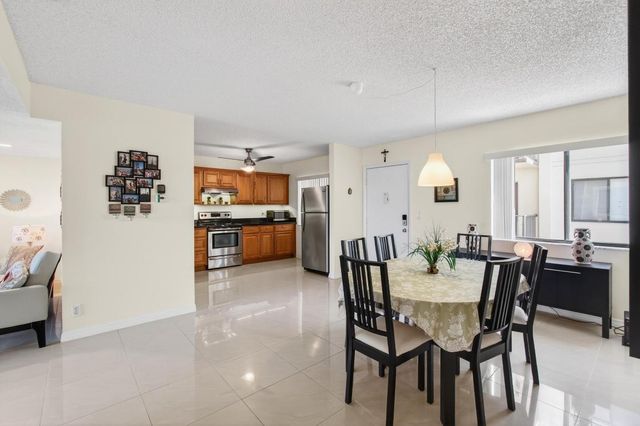 5130 Las Verdes Circle 207, Delray Beach, FL 33484
