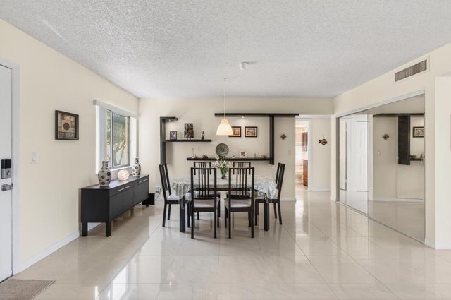 5130 Las Verdes Circle 207, Delray Beach, FL 33484