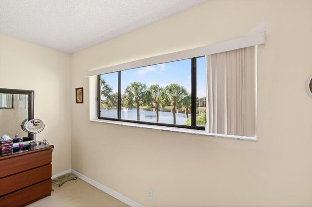 5130 Las Verdes Circle 207, Delray Beach, FL 33484