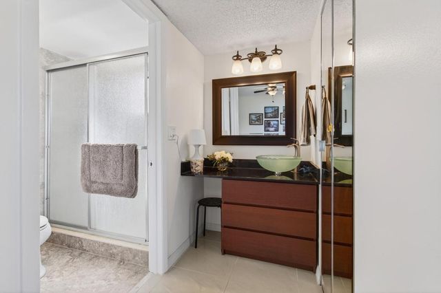 5130 Las Verdes Circle 207, Delray Beach, FL 33484