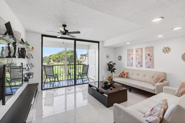 5130 Las Verdes Circle 207, Delray Beach, FL 33484