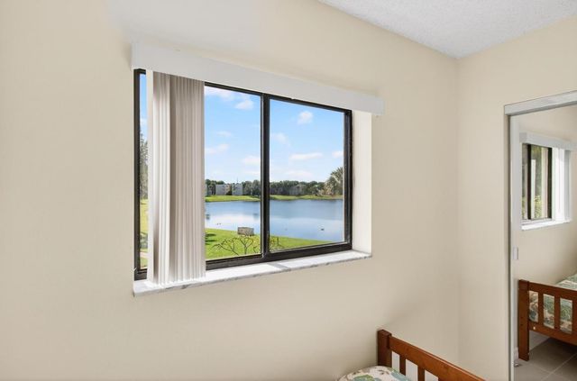 5130 Las Verdes Circle 207, Delray Beach, FL 33484