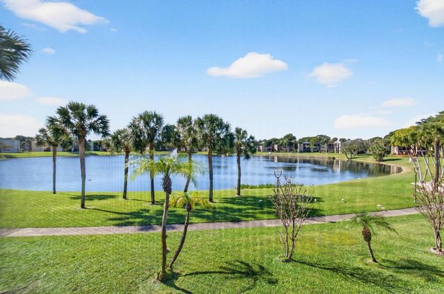 5130 Las Verdes Circle 207, Delray Beach, FL 33484