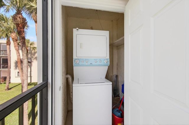 5130 Las Verdes Circle 207, Delray Beach, FL 33484