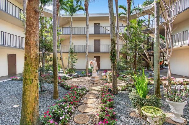 5130 Las Verdes Circle 207, Delray Beach, FL 33484