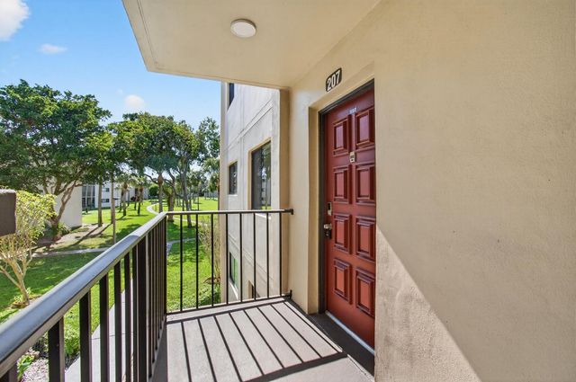 5130 Las Verdes Circle 207, Delray Beach, FL 33484
