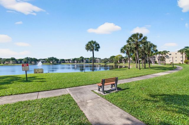 5130 Las Verdes Circle 207, Delray Beach, FL 33484