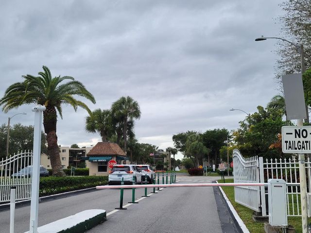 5130 Las Verdes Circle 207, Delray Beach, FL 33484