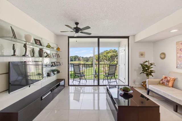 5130 Las Verdes Circle 207, Delray Beach, FL 33484