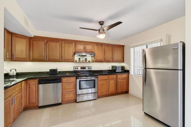 5130 Las Verdes Circle 207, Delray Beach, FL 33484