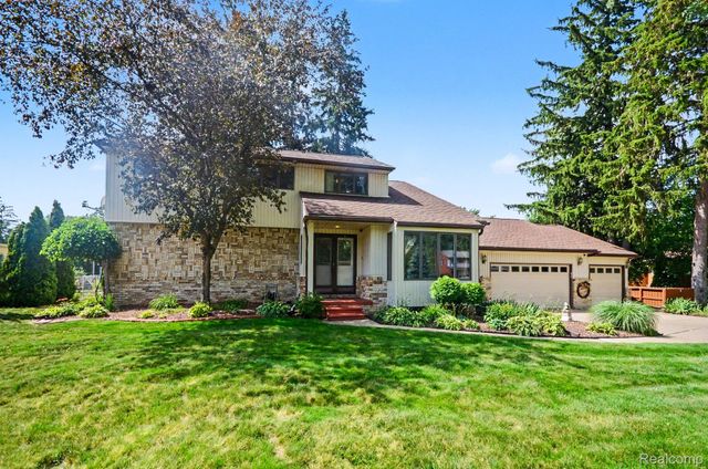 52905 Heatherway Drive, Shelby Charter Township, MI 48316
