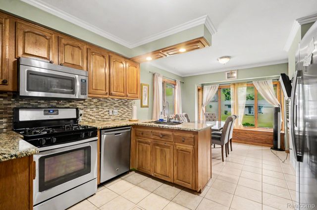 52905 Heatherway Drive, Shelby Charter Township, MI 48316