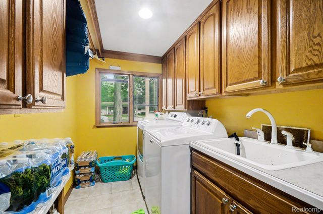 52905 Heatherway Drive, Shelby Charter Township, MI 48316