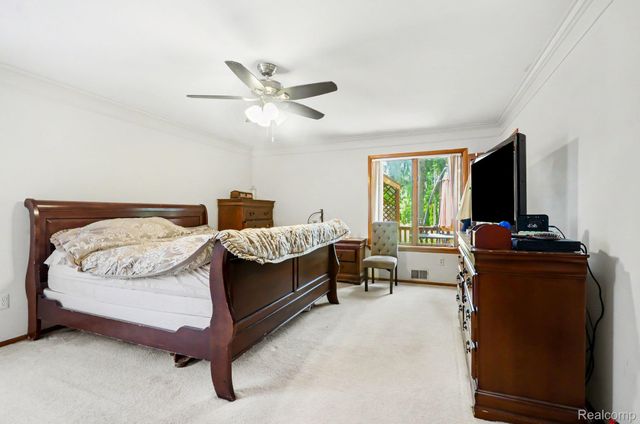 52905 Heatherway Drive, Shelby Charter Township, MI 48316