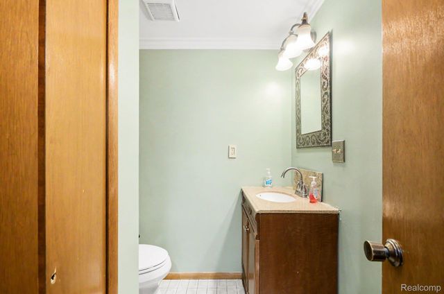 52905 Heatherway Drive, Shelby Charter Township, MI 48316
