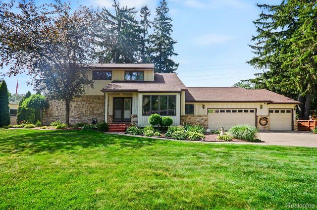 52905 Heatherway Drive, Shelby Charter Township, MI 48316