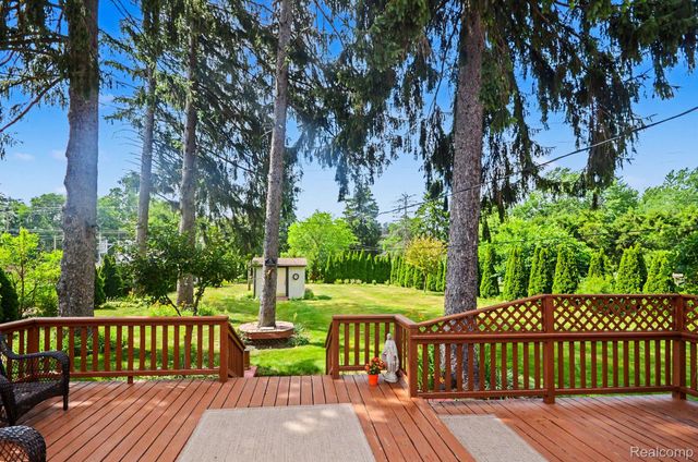 52905 Heatherway Drive, Shelby Charter Township, MI 48316