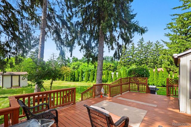 52905 Heatherway Drive, Shelby Charter Township, MI 48316