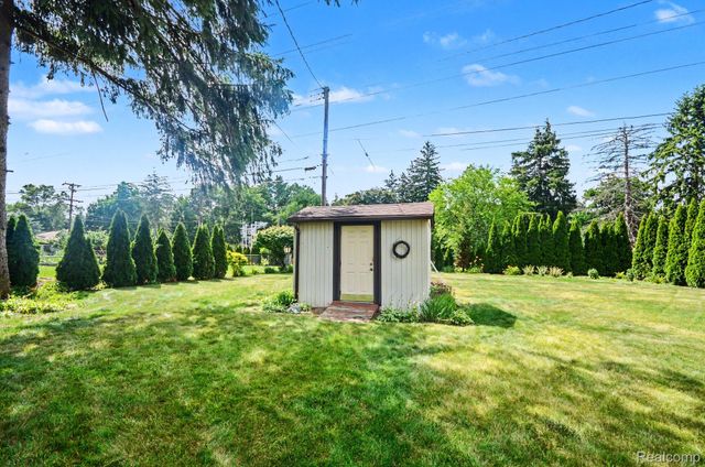 52905 Heatherway Drive, Shelby Charter Township, MI 48316