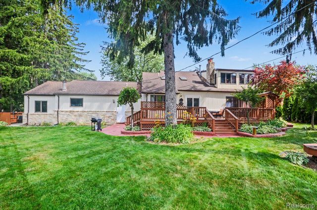 52905 Heatherway Drive, Shelby Charter Township, MI 48316
