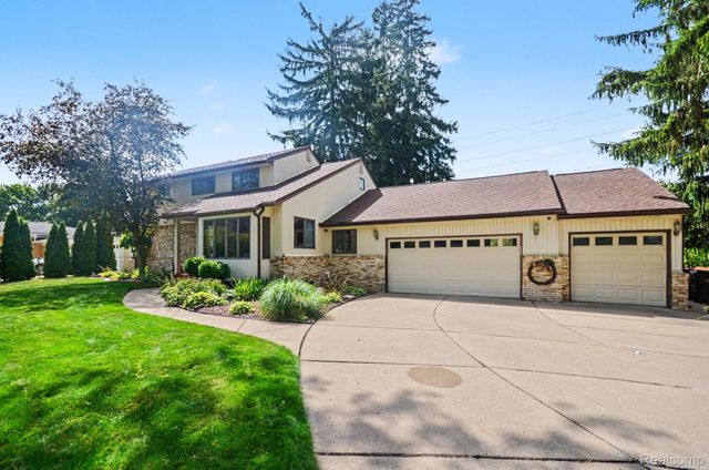 52905 Heatherway Drive, Shelby Charter Township, MI 48316