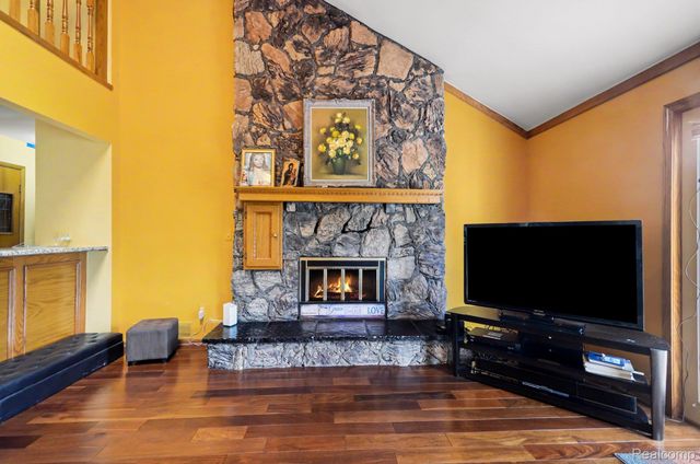 52905 Heatherway Drive, Shelby Charter Township, MI 48316