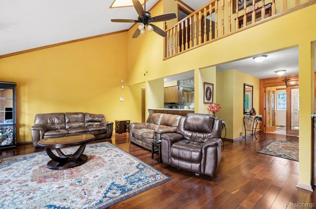 52905 Heatherway Drive, Shelby Charter Township, MI 48316
