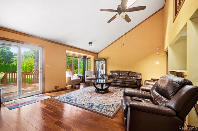 52905 Heatherway Drive, Shelby Charter Township, MI 48316