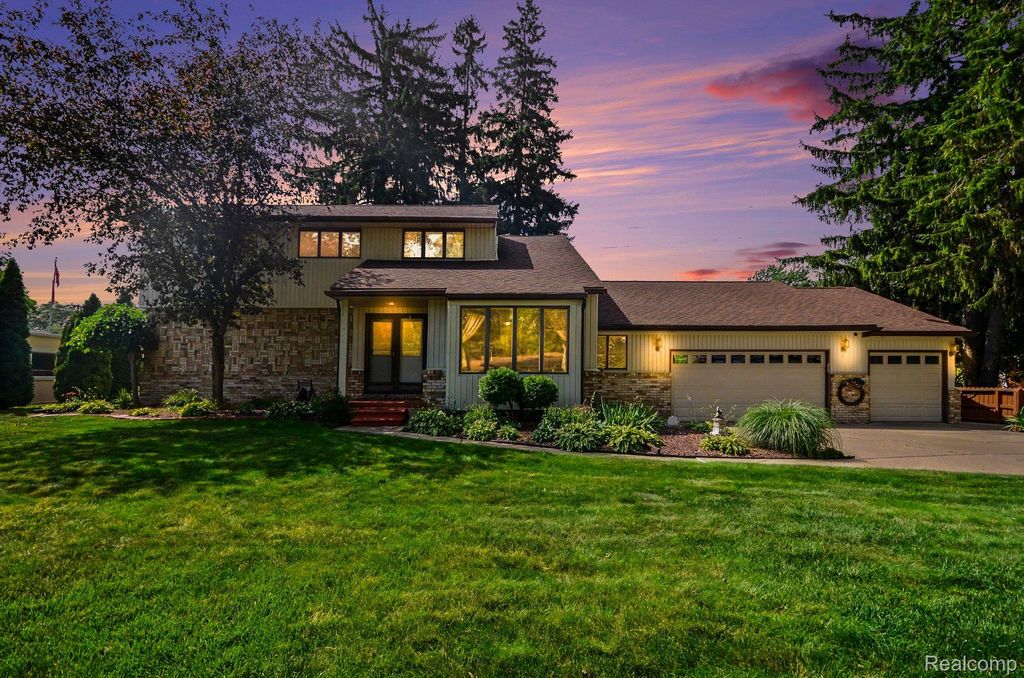 52905 Heatherway Drive, Shelby Charter Township, MI 48316
