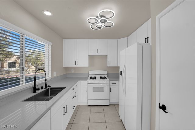 2433 Cliffwood Drive, Henderson, NV 89074