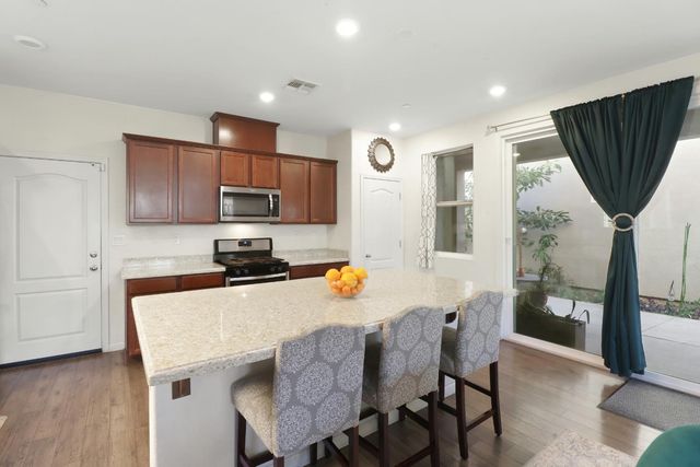 3064 Club Center Dr, Sacramento, CA 95835