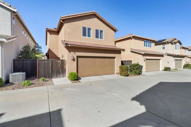 3064 Club Center Dr, Sacramento, CA 95835