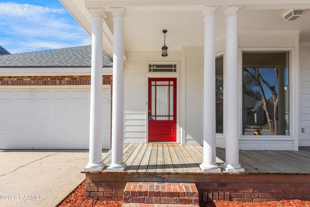 103 Lighthouse Point Circle, Youngsville, LA 70592