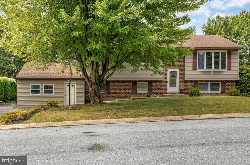 217 REDWOOD LN, Lebanon, PA 17046