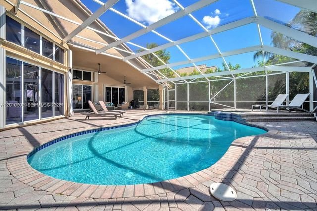 620 W Laurel Ln W, Pembroke Pines, FL 33027
