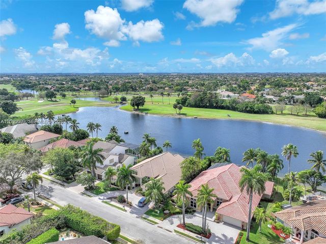620 W Laurel Ln W, Pembroke Pines, FL 33027