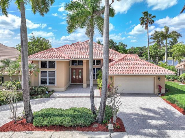 620 W Laurel Ln W, Pembroke Pines, FL 33027