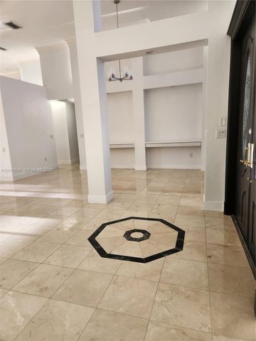 620 W Laurel Ln W, Pembroke Pines, FL 33027