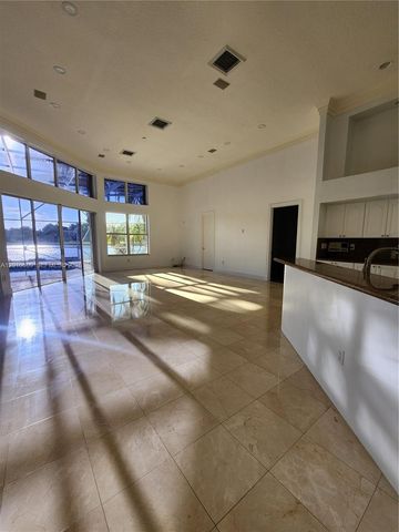 620 W Laurel Ln W, Pembroke Pines, FL 33027
