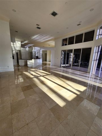 620 W Laurel Ln W, Pembroke Pines, FL 33027