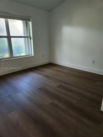 620 W Laurel Ln W, Pembroke Pines, FL 33027